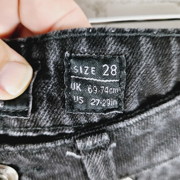 FOLDED & HUNG | slim fit high waist frayed hem cropped distressed jeans - Picture 8 of 9